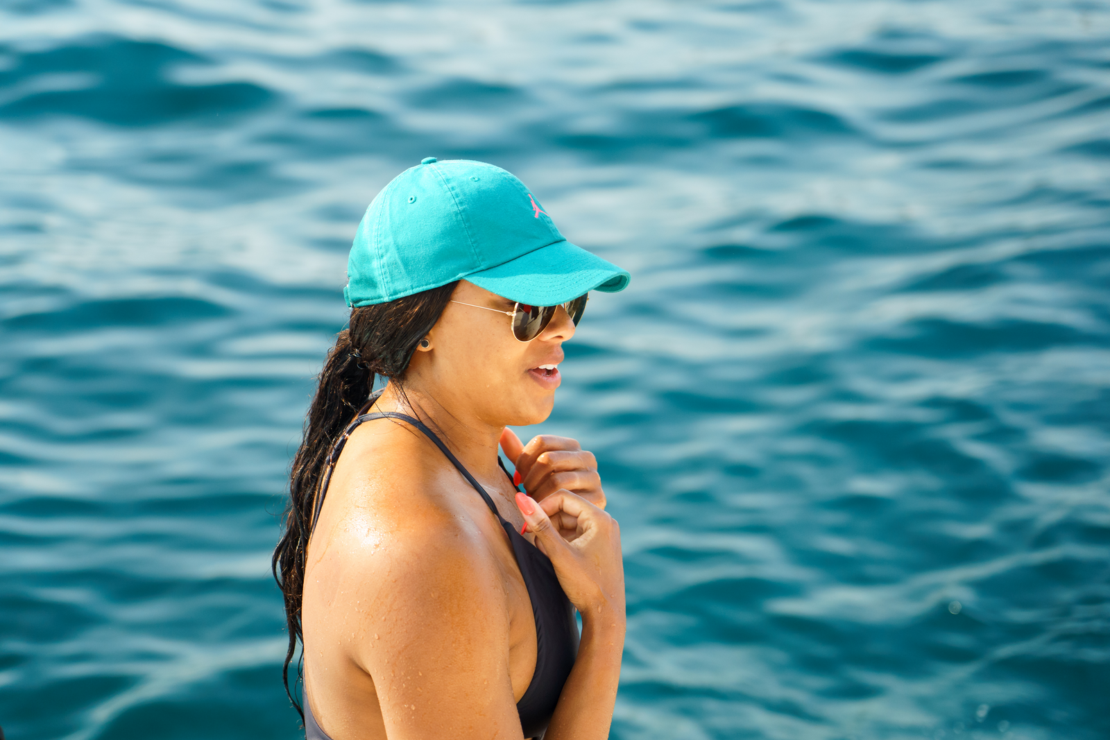 Courtnie-nichols-travelbash-cabo-swimsuit-hat-beach